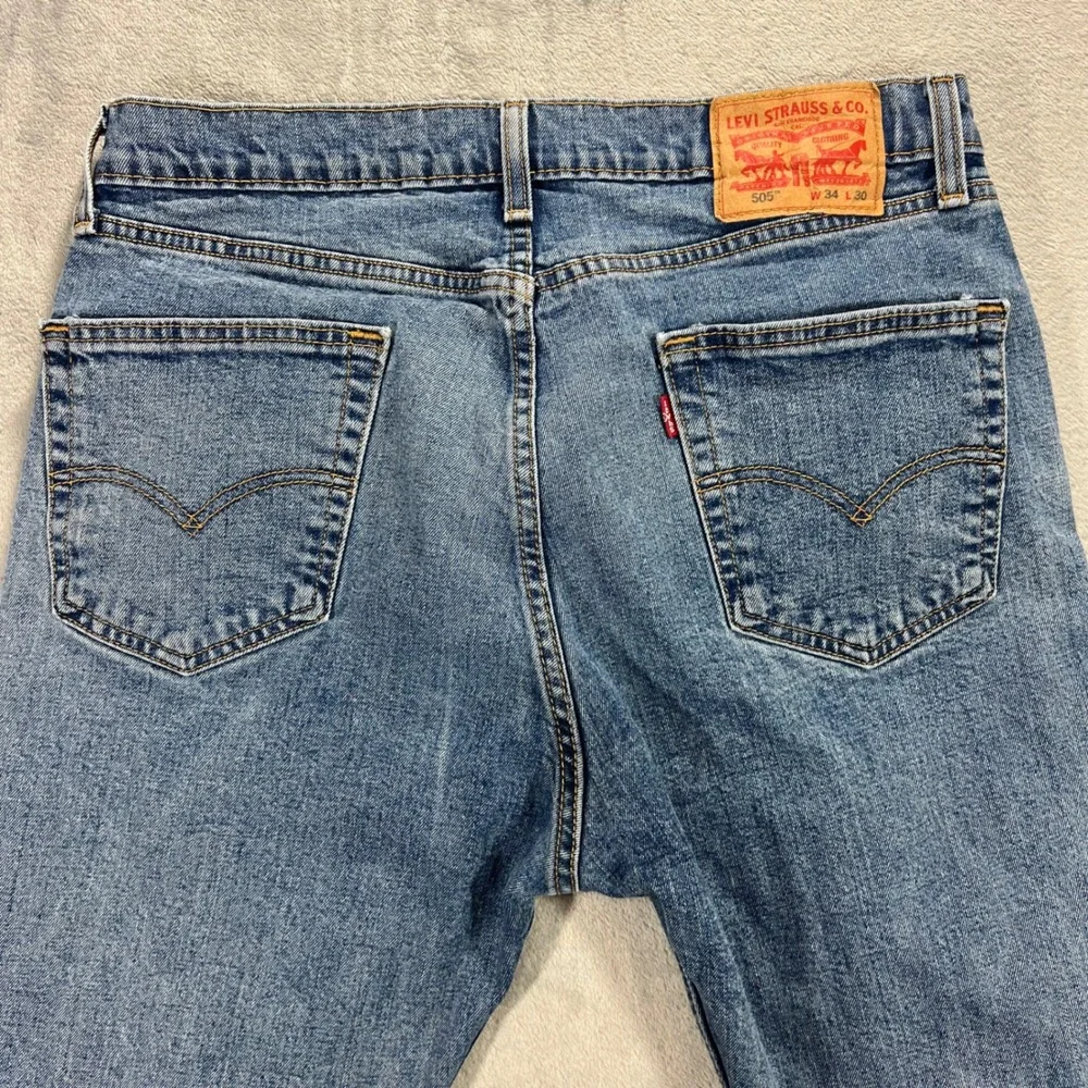 LEVI'S 505 Regular Fit Jeans Mens 34x30 Blue Medium Wash Distressed 00505-1454